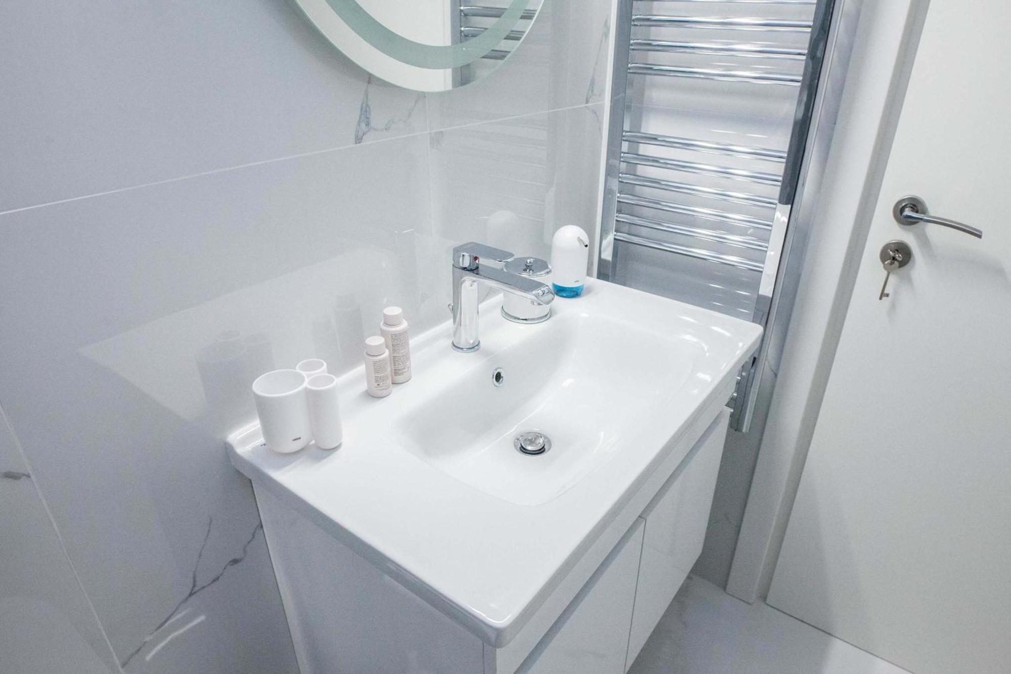 Central 2 Bd Apt With Balcony By Monastiraki Athen Exterior foto