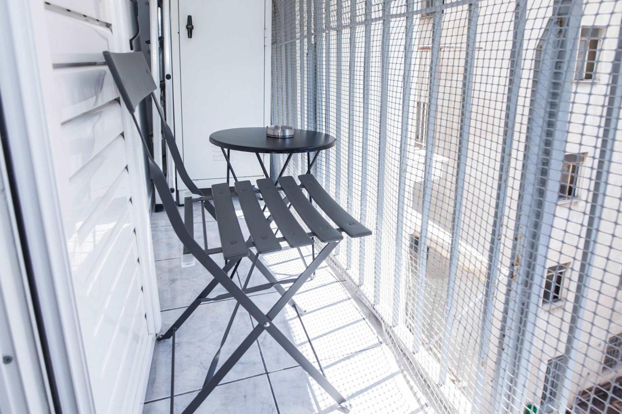 Central 2 Bd Apt With Balcony By Monastiraki Athen Exterior foto
