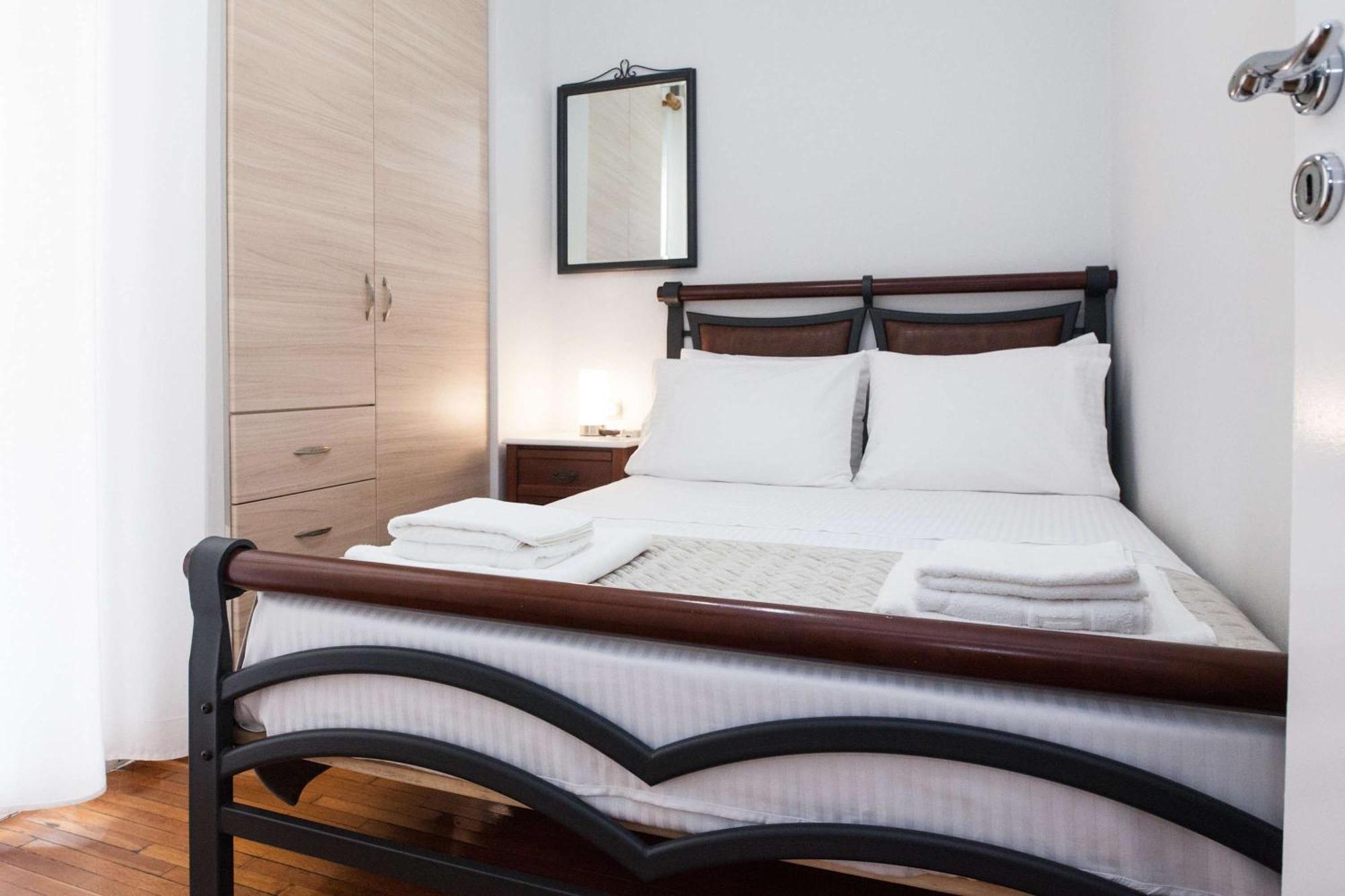 Central 2 Bd Apt With Balcony By Monastiraki Athen Exterior foto