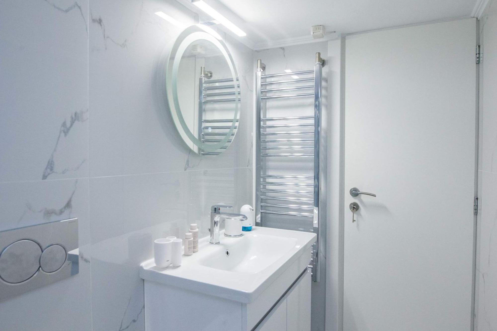 Central 2 Bd Apt With Balcony By Monastiraki Athen Exterior foto
