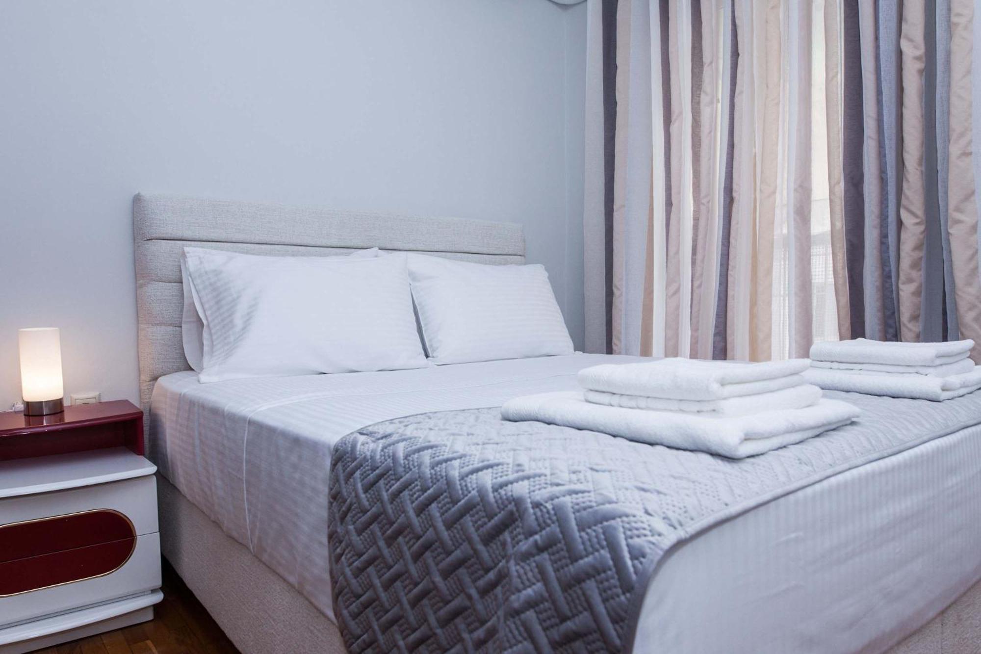 Central 2 Bd Apt With Balcony By Monastiraki Athen Exterior foto