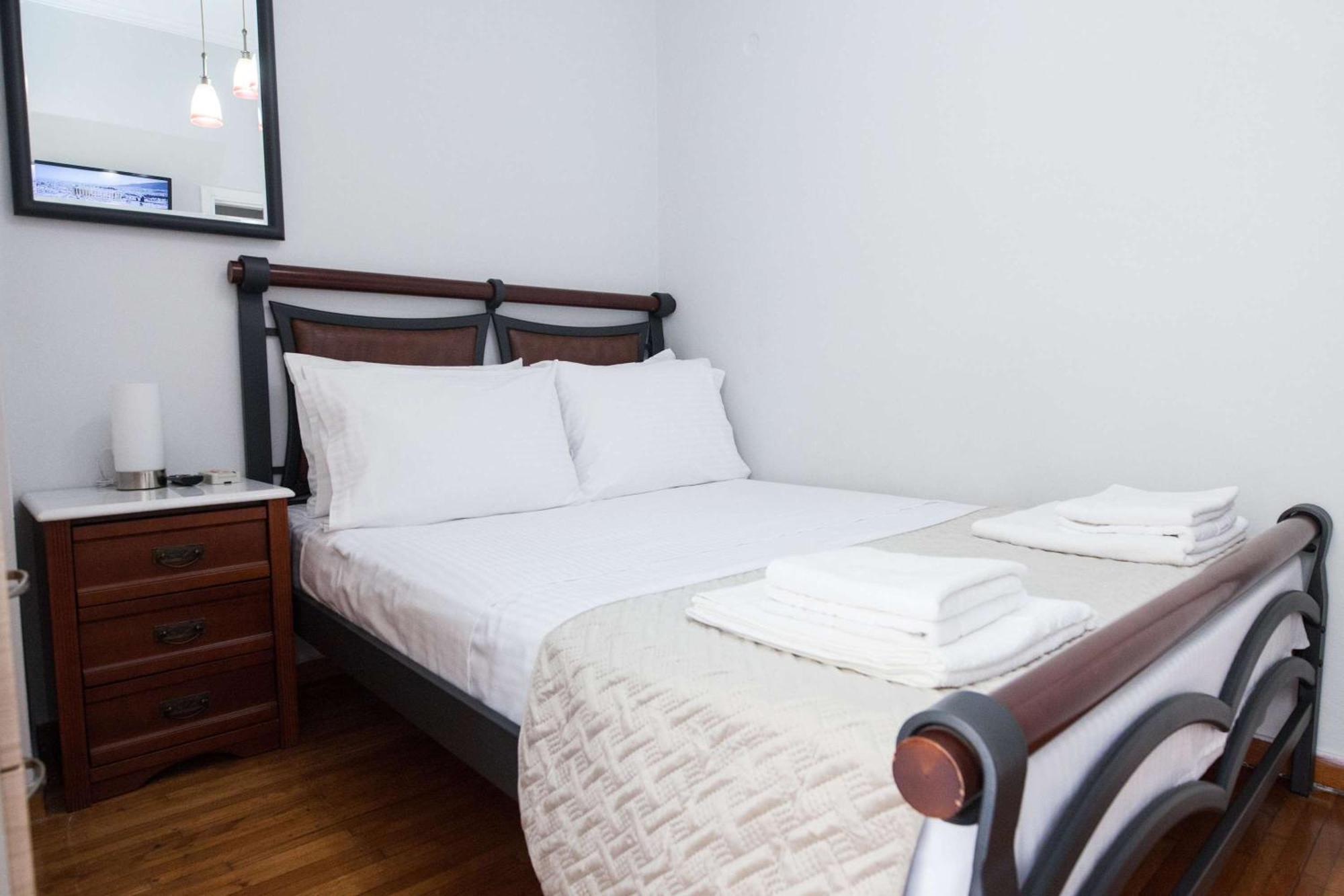 Central 2 Bd Apt With Balcony By Monastiraki Athen Exterior foto