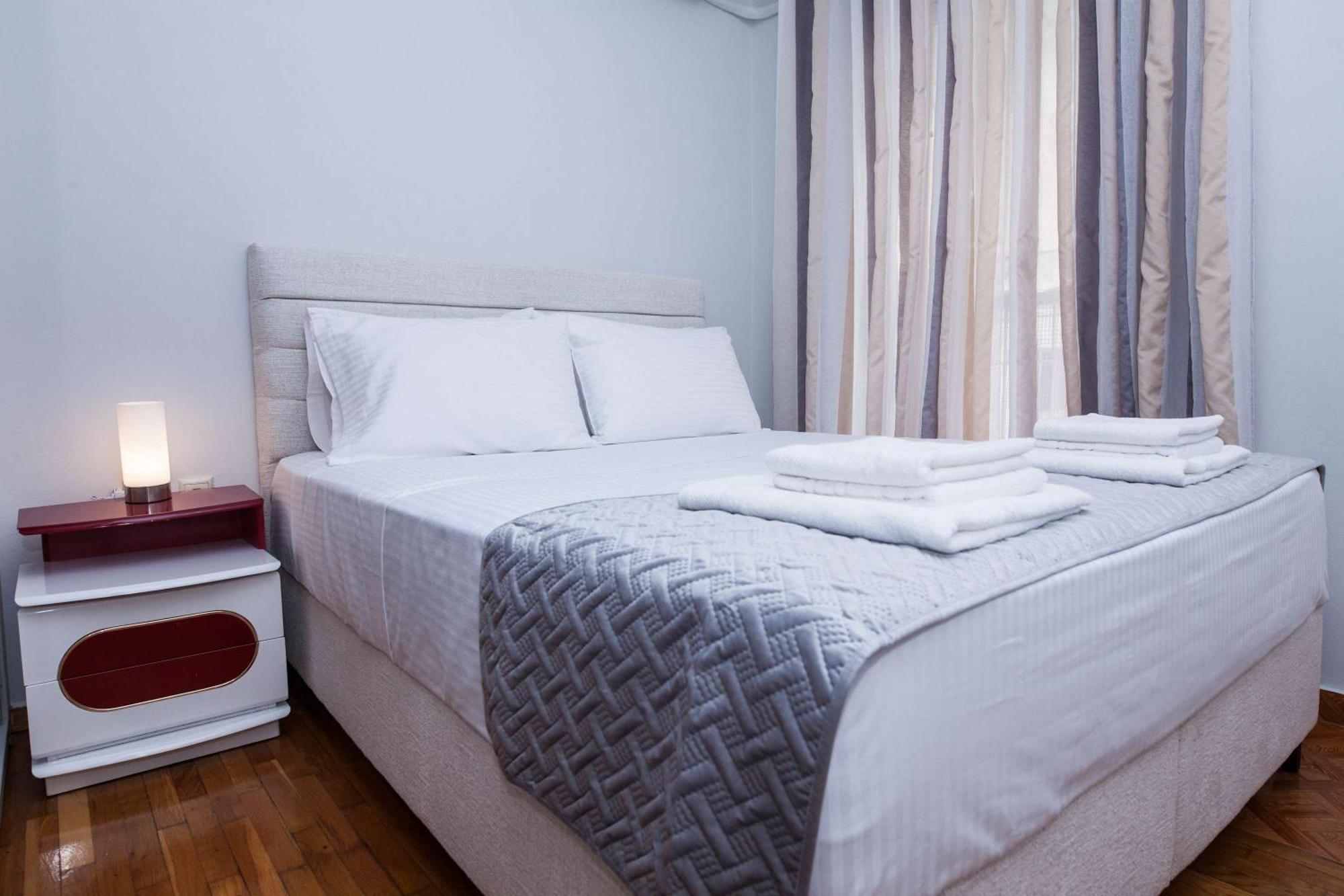 Central 2 Bd Apt With Balcony By Monastiraki Athen Exterior foto